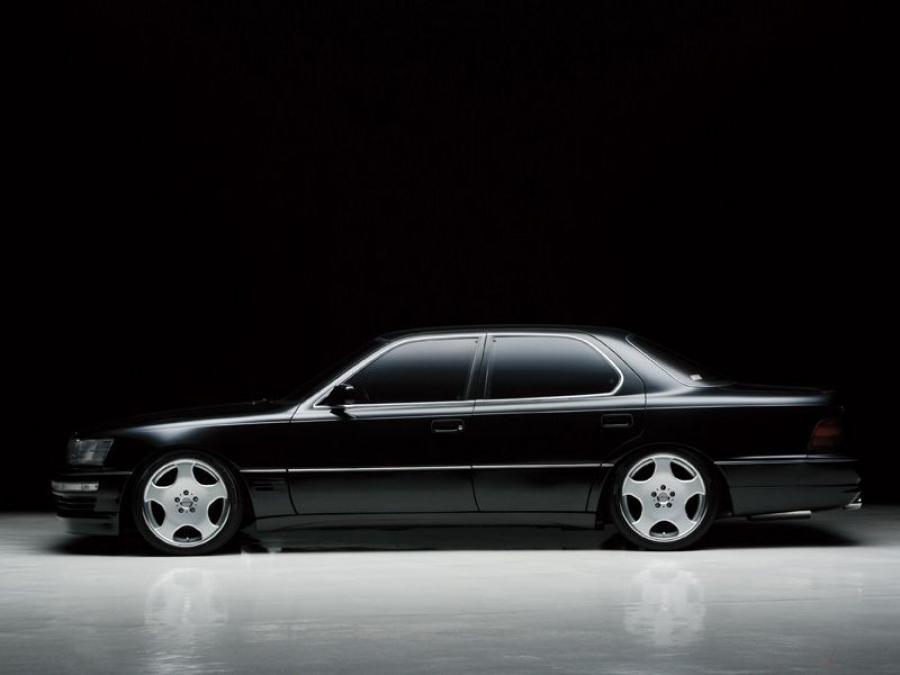  Lexus LS400 by WALD 1990 года  (фото 2 из 7)